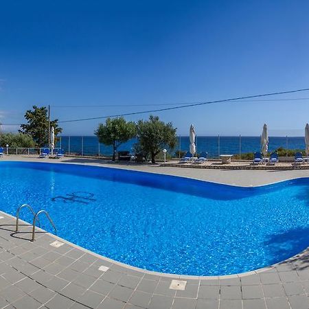 Kardamili Beach Hotel Екстериор снимка