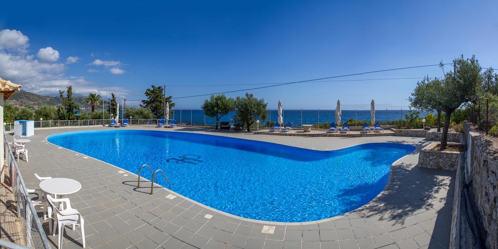 Kardamili Beach Hotel Екстериор снимка